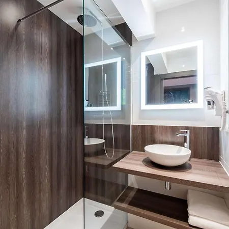 Le Kennedy, Clermont-ferrand, The Originals Relais Hotel 3*